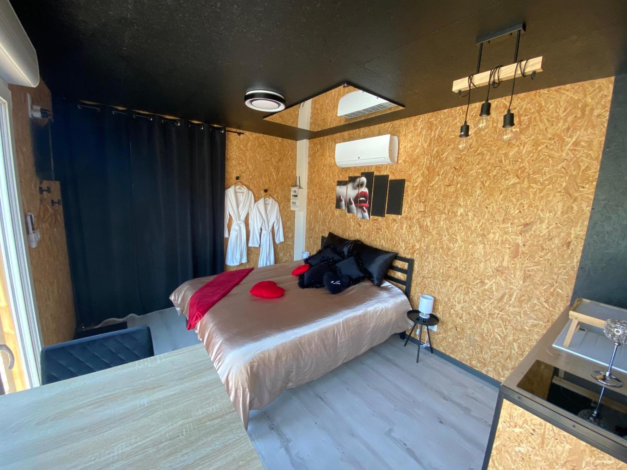 Mini Love Room Jacuzzi Privatif Urimenil Eksteriør bilde